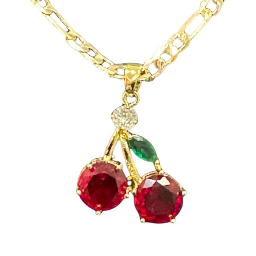 Cherry pendant chain, plated in laminated gold and hypoallergenic metal.
